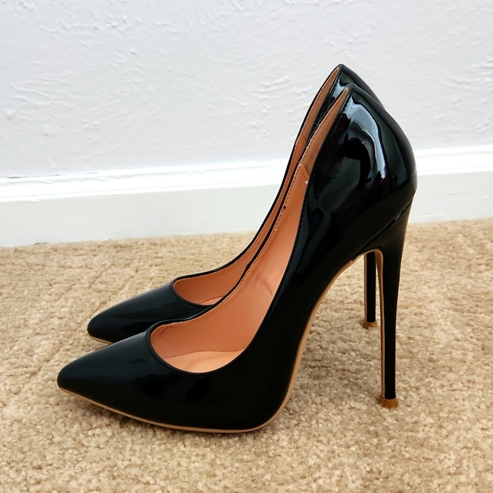 Size 5. Black Patent Leather pumps